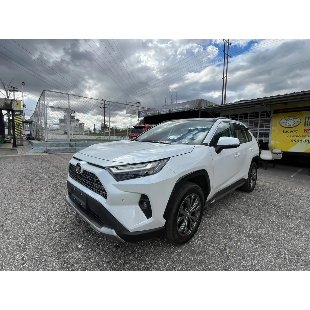 Toyota RAV4 XLE 2025 Blanco Caracas