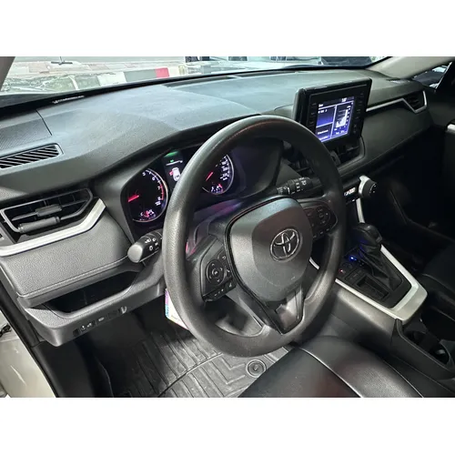 Toyota RAV4 XLE 2021 Blanco Caracas