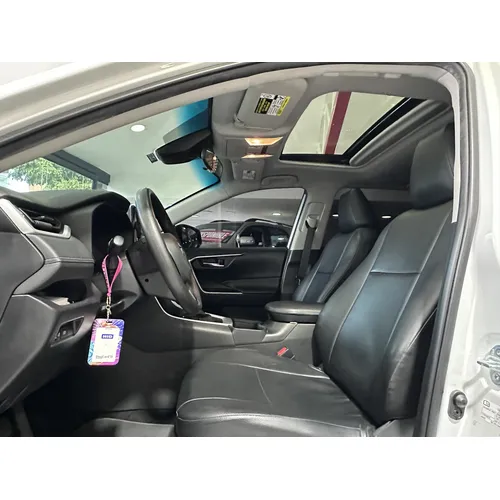 Toyota RAV4 XLE 2021 Blanco Caracas