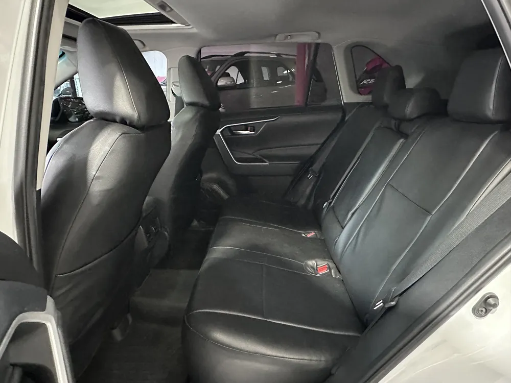 Toyota RAV4 XLE 2021 Blanco Caracas