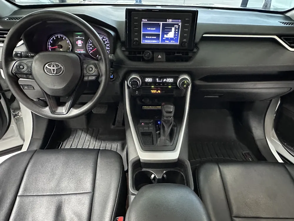 Toyota RAV4 XLE 2021 Blanco Caracas