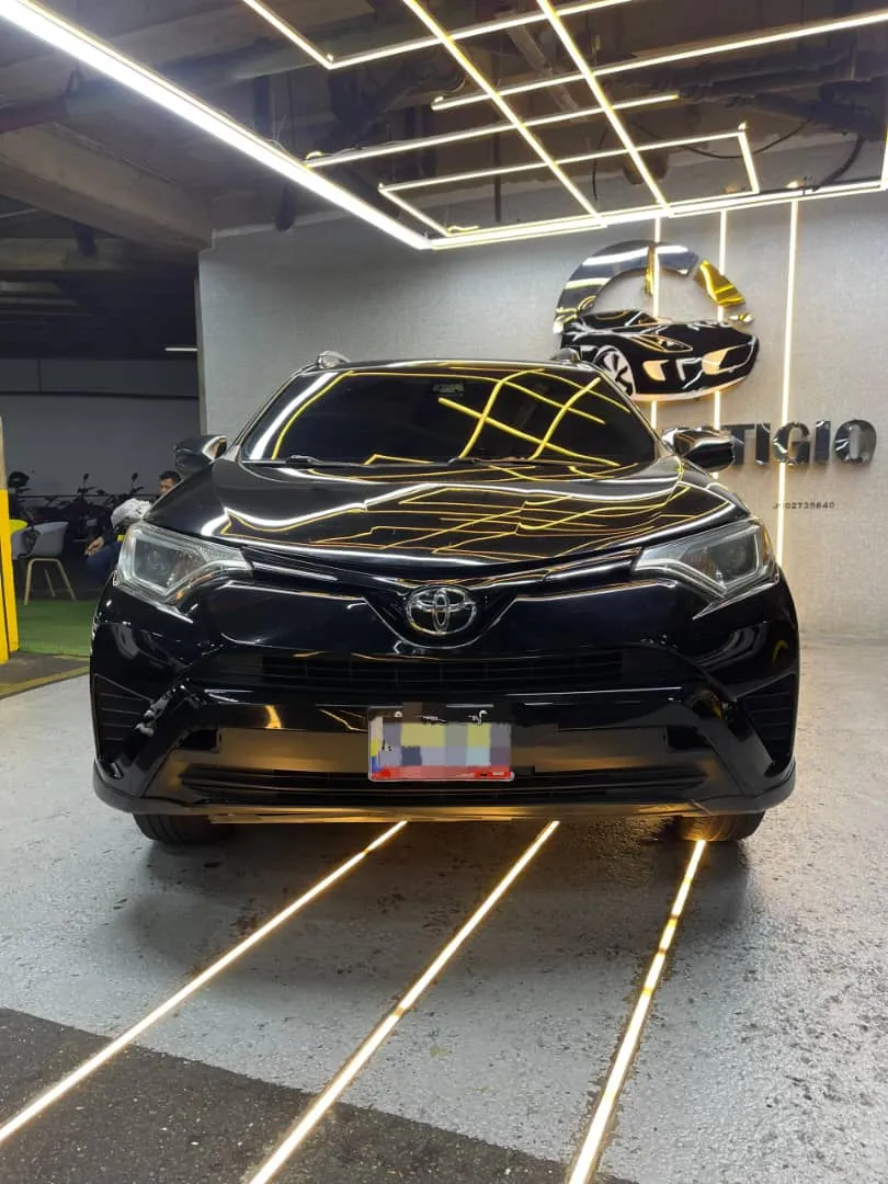 Toyota Rav4 LS 2018 Negro Caracas