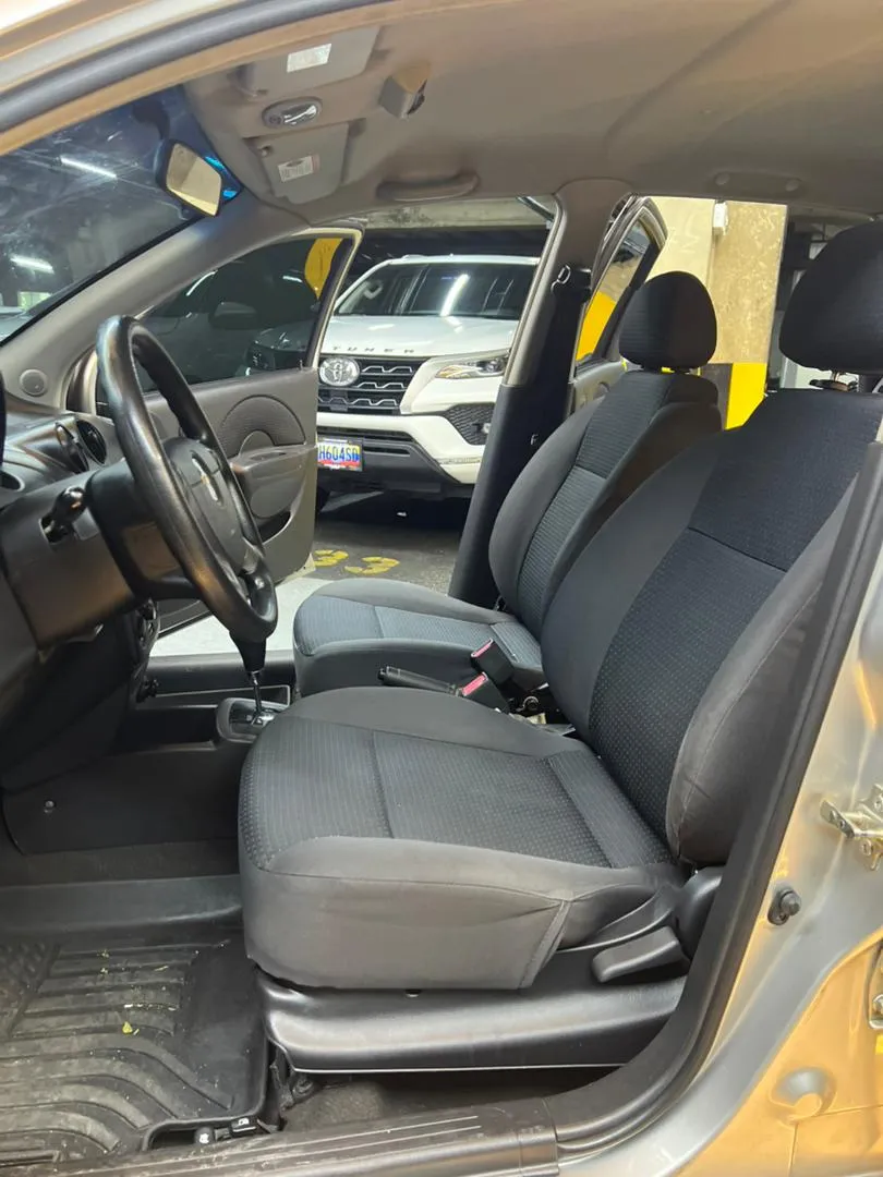 Toyota Rav4 ls 2018 negro8