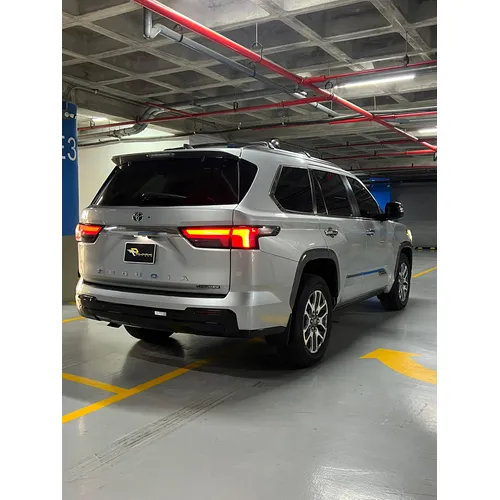 Toyota Sequoia 2025 Plateado Caracas