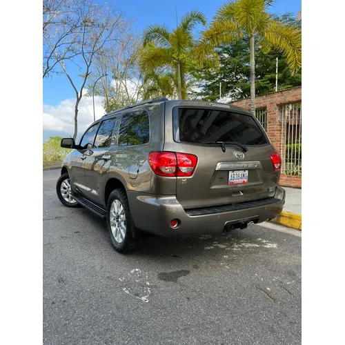 Toyota Sequoia 2010 Gris Caracas