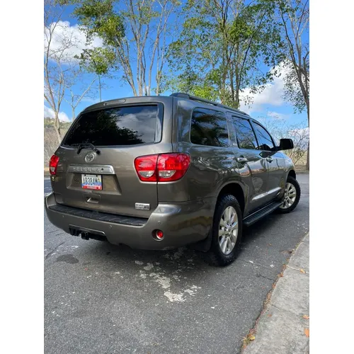 Toyota Sequoia 2010 Gris Caracas