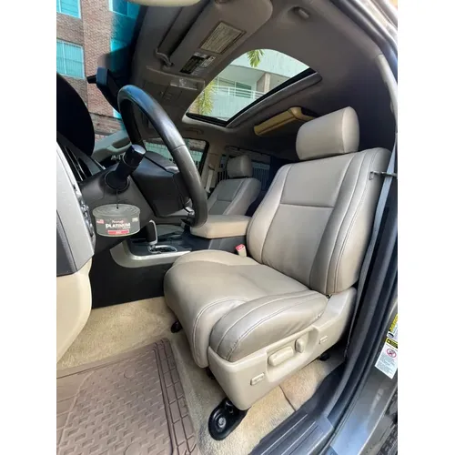 Toyota Sequoia 2010 Gris Caracas