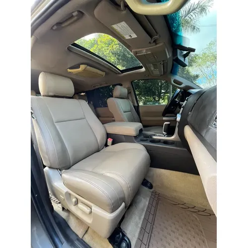 Toyota Sequoia 2010 Gris Caracas