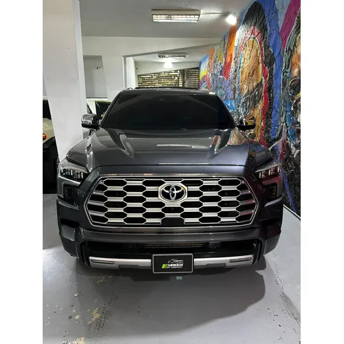 Toyota Sequoia Capstone 2024 Gris Caracas