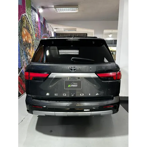 Toyota Sequoia Capstone 2024 Gris Caracas