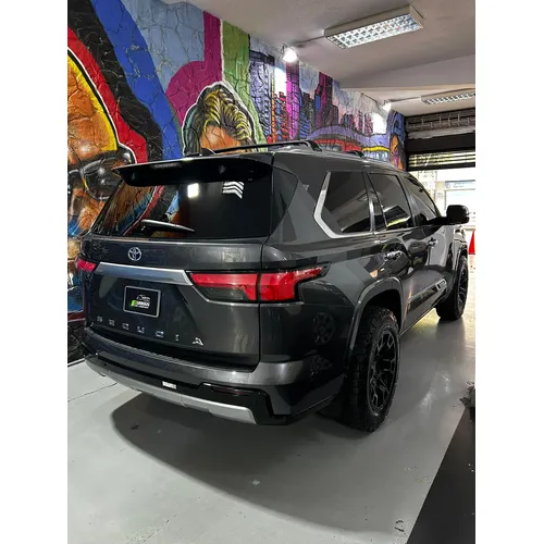 Toyota Sequoia Capstone 2024 Gris Caracas