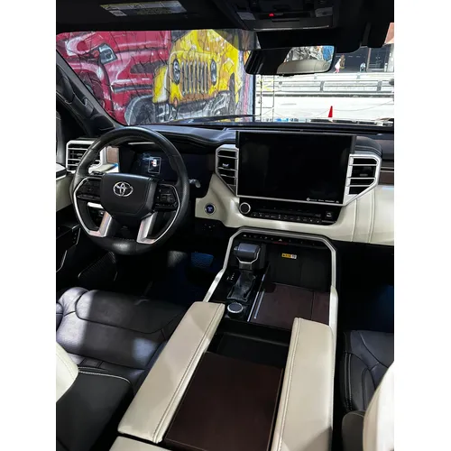 Toyota Sequoia Capstone 2024 Gris Caracas