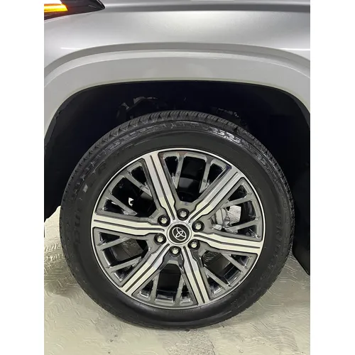 Toyota Sequoia Capstone 2024 Gris Ciudad Guayana