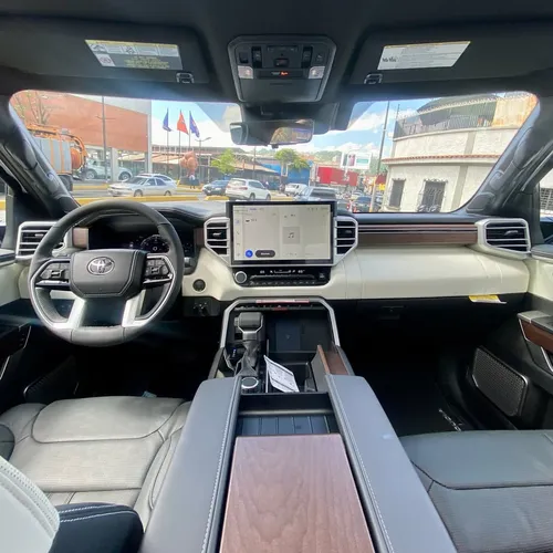 Toyota Sequoia Capstone 2025 Plateado Caracas