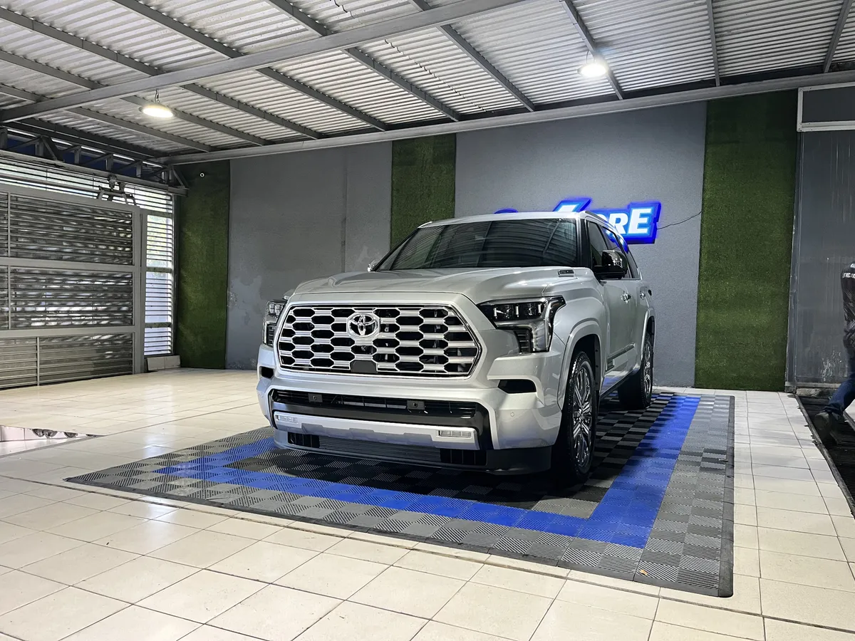 Toyota Sequoia Capstone i-force Max 2025 Plateado Caracas