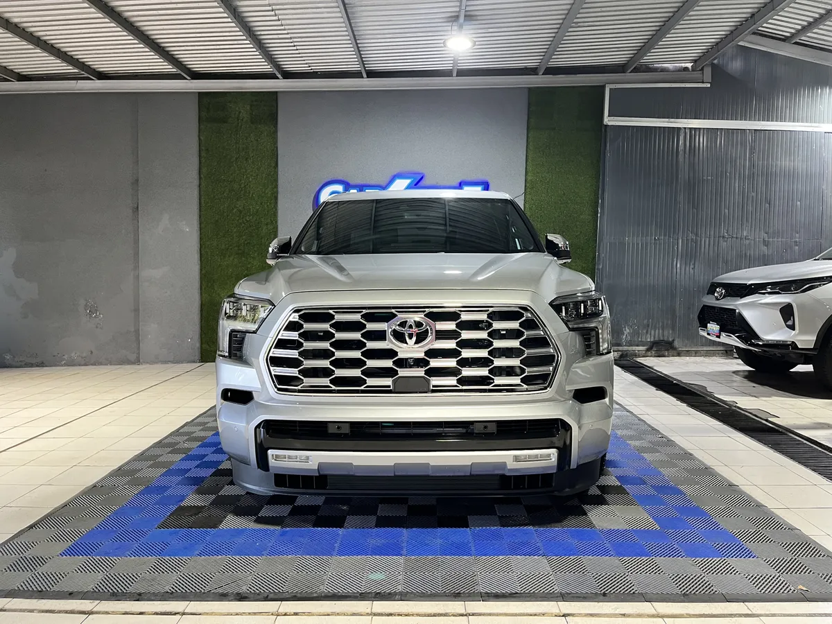 Toyota Sequoia Capstone i-force Max 2025 Plateado Caracas