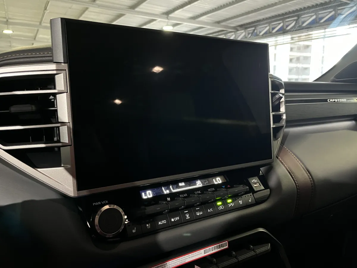 Toyota Sequoia Capstone i-force Max 2025 Plateado Caracas