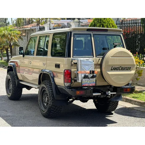 Toyota Land Cruiser 76 2020 Beige Caracas