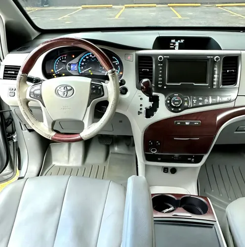 Toyota Sienna 2014 Gris Caracas