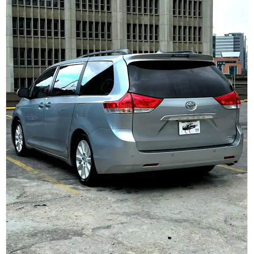 Toyota Sienna 2014 Gris Caracas