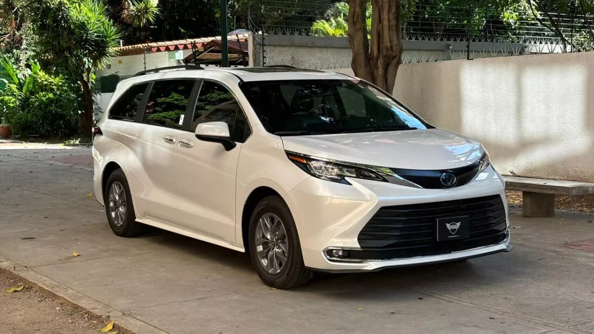 Toyota Sienna XSE Hybrid Modelo 2023 Blanco