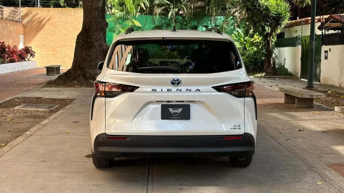 Toyota Sienna XSE Hybrid Modelo 2023 Blanco