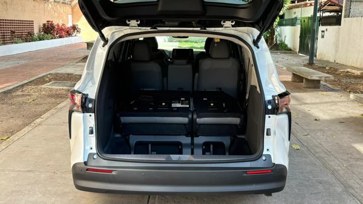 Toyota Sienna XSE Hybrid Modelo 2023 Blanco