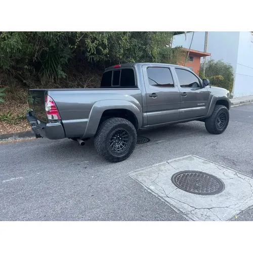 Toyota Tacoma 2013 Gris Caracas