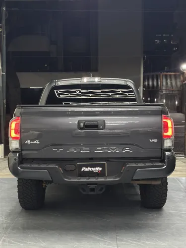 Toyota Tacoma Limited 2017 Gris Caracas