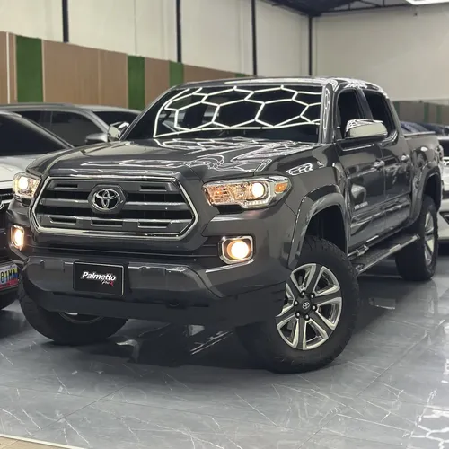 Toyota Tacoma Limited 2017 Gris Caracas