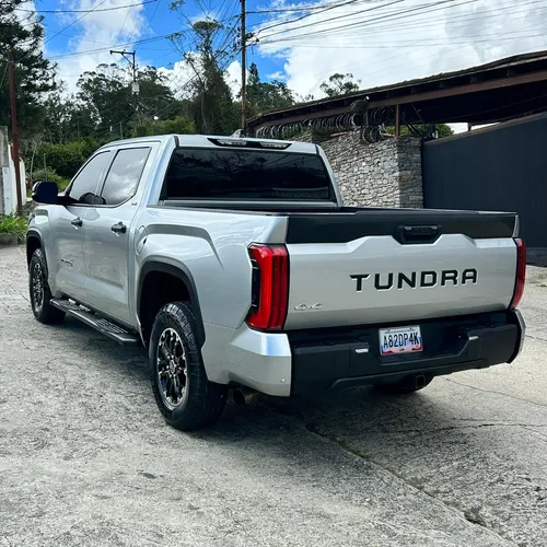 Toyota Tundra SR5 2022 Plateado Caracas