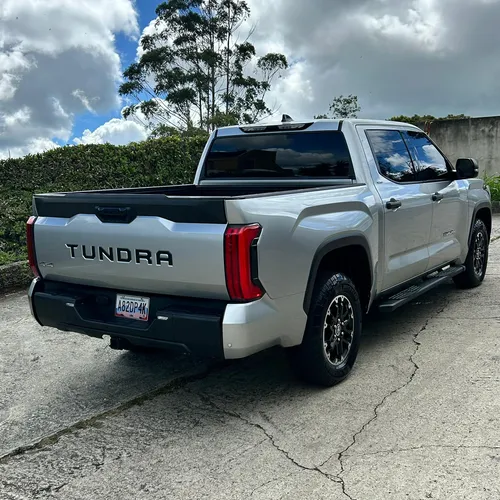 Toyota Tundra SR5 2022 Plateado Caracas