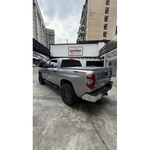 Toyota Tundra TRD 4X4 2017 Gris Caracas
