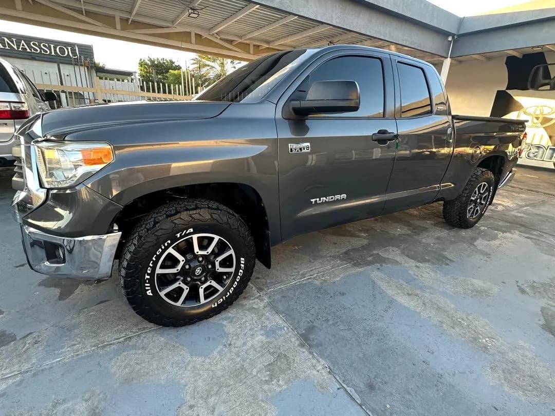 Toyota Tundra 5.7L V6 2014 gris