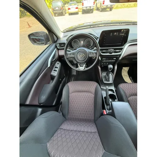 Toyota Urban Cruiser 2024 Negro Lechería