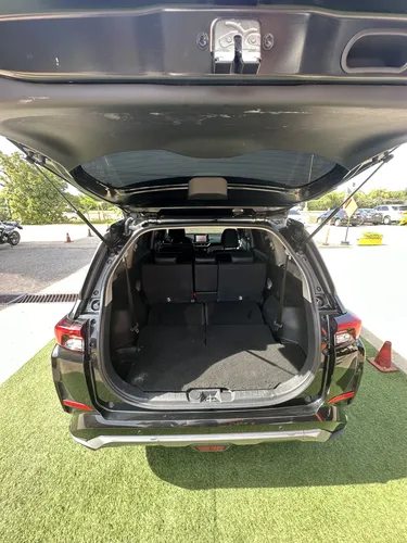 Toyota Veloz 2024 Negro Lechería