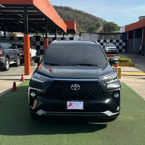 Toyota Veloz 2024 Negro Lechería