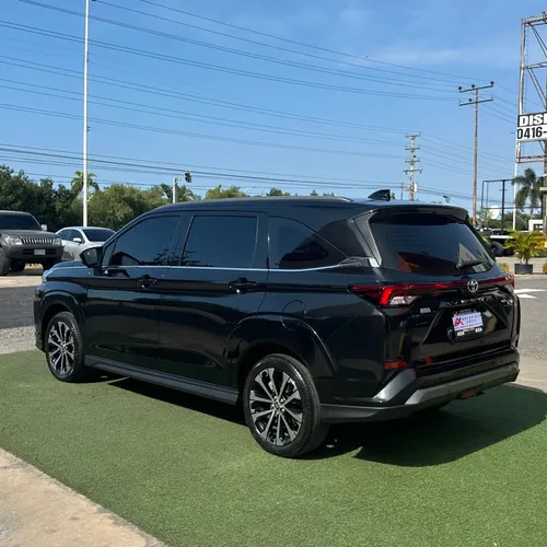 Toyota Veloz 2024 Negro Lechería