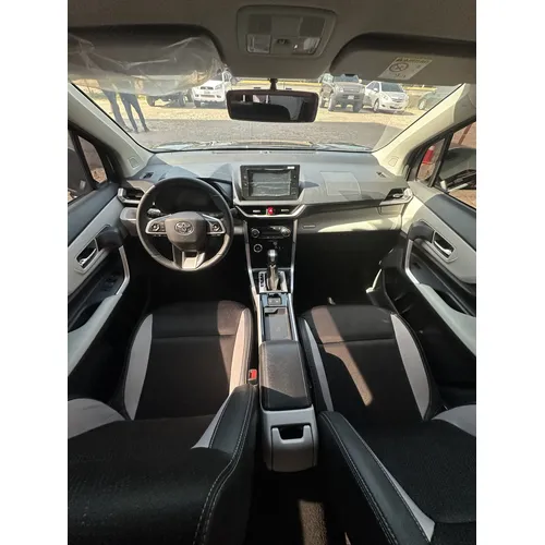 Toyota Veloz 2024 Negro Lechería