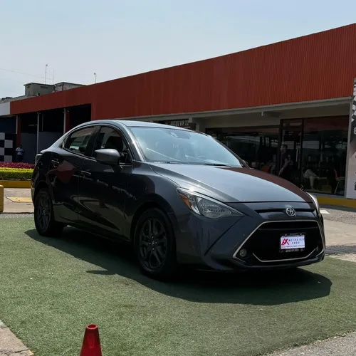 Toyota Yaris 2019 Gris Lechería