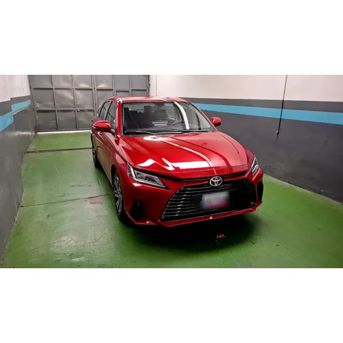 Toyota Yaris 2025 Rojo Caracas