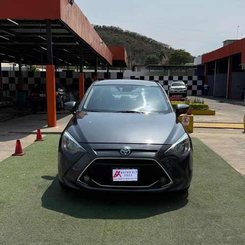 Toyota Yaris 2019 Gris Lechería