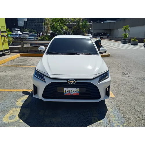 Toyota Yaris 2025 Blanco Caracas