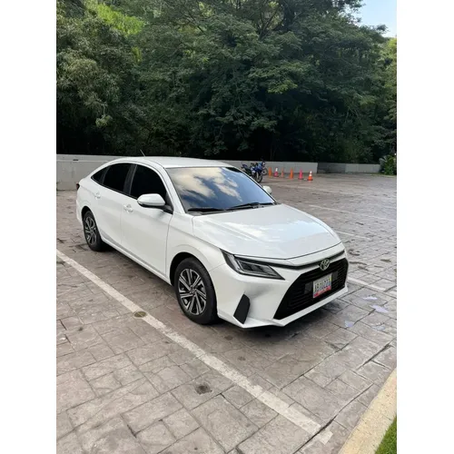 Toyota Yaris 2024 Blanco Caracas