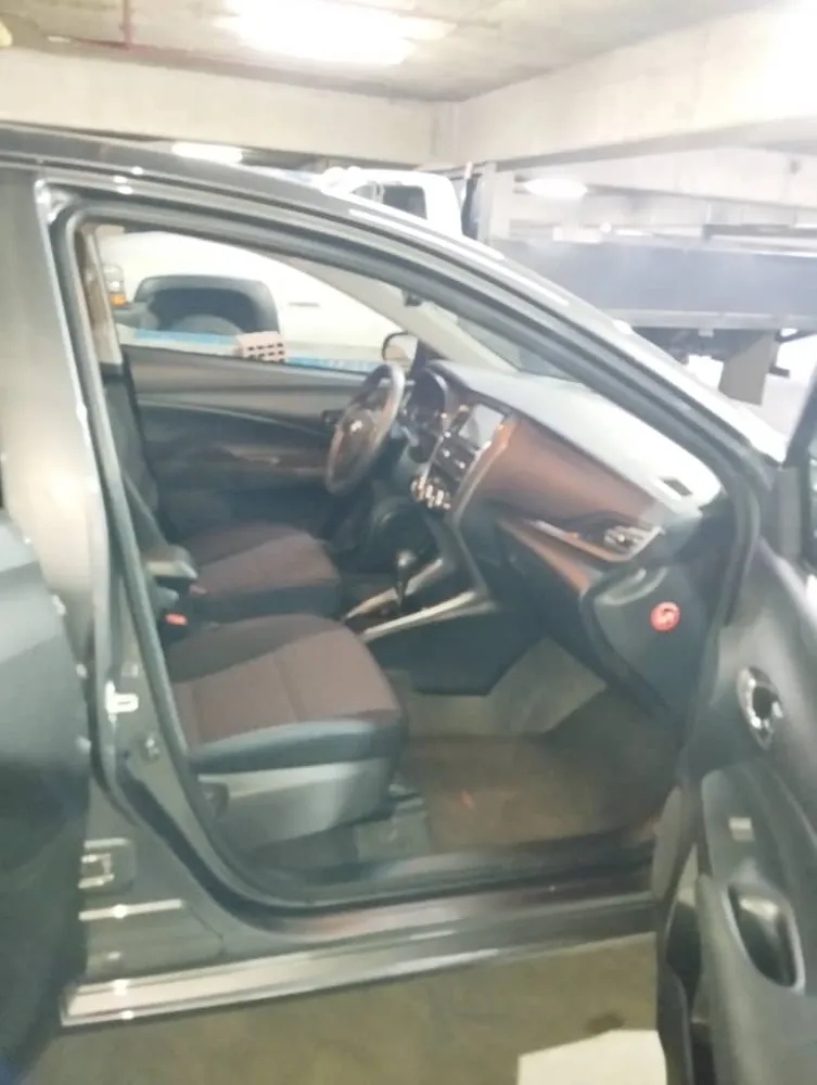 Toyota Yaris 2022 Gris Caracas