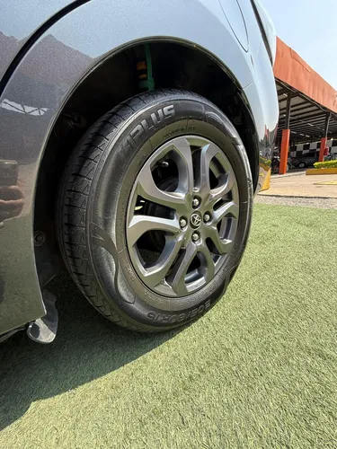 Toyota Yaris 2019 Gris Lechería