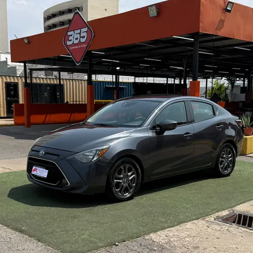 Toyota Yaris 2019 Gris Lechería