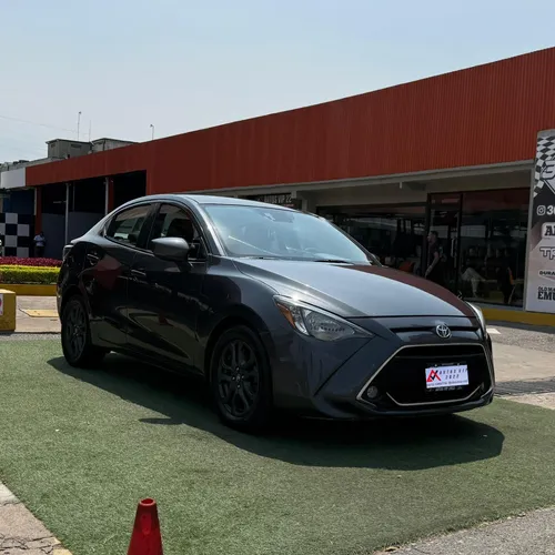 Toyota Yaris 2019 Gris Lechería