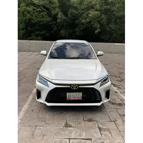 Toyota Yaris 2024 Blanco Caracas