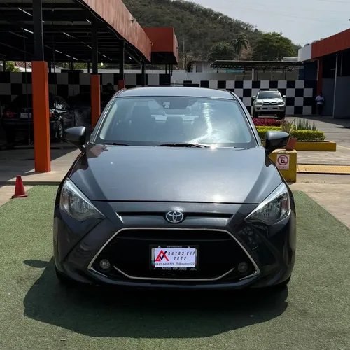 Toyota Yaris 2019 Gris Lechería